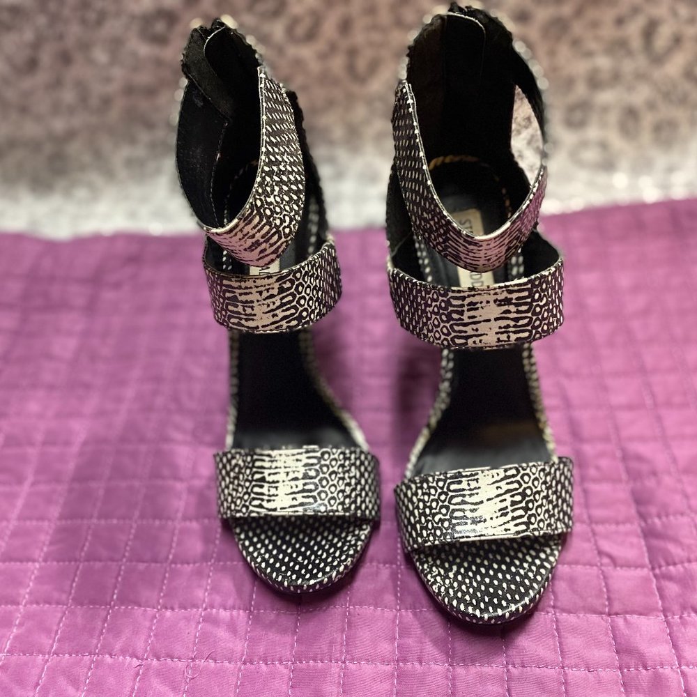 Steve Madden Black and White Mira heeled sandal size 8.5